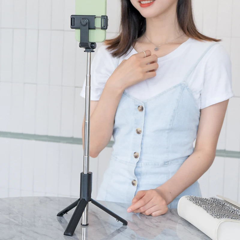 Trépied Perche à Selfie pour Téléphone Portable avec Télécommande Bluetooth et Lumière de Remplissage